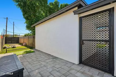 3901 E Weldon Avenue, Phoenix, AZ 85018 - Photo 25