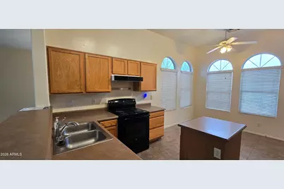 10936 W Vista Avenue, Glendale, AZ 85307 - Photo 5