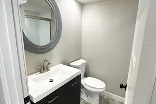 2220 E Heatherbrae Dr, Phoenix, AZ 85016 - Photo 17
