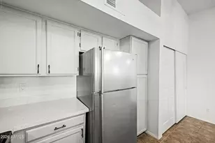 7300 N Dreamy Draw Dr, Phoenix, AZ 85020 - Photo 11
