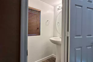2477 N 73rd Dr, Phoenix, AZ 85035 - Photo 11