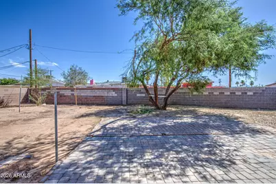 1901 E Encinas Lane, Phoenix, AZ 85040 - Photo 21
