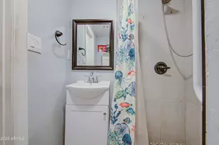1901 E Encinas Ln, Phoenix, AZ 85040 - Photo 17