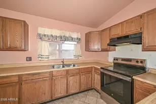 2602 N 60th Dr, Phoenix, AZ 85035 - Photo 11
