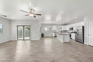 9561 W Kramer Pl, Arizona City, AZ 85123 - Photo 13