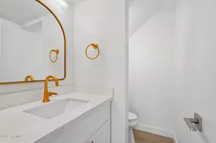 5919 W Golden Ln, Glendale, AZ 85302 - Photo 9