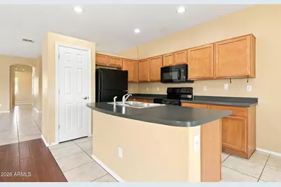 10233 W Parkway Drive, Tolleson, AZ 85353 - Photo 7