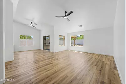 1325 E Constance Way, Phoenix, AZ 85042 - Photo 9