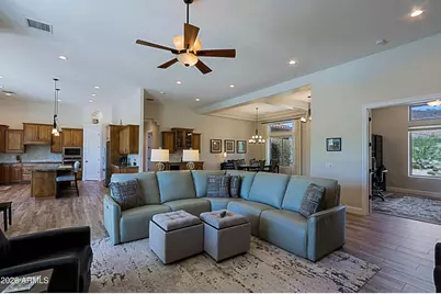 2827 W Here To There Drive, Phoenix, AZ 85086 - Photo 5