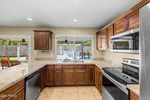 3118 W Woodridge Dr, Phoenix, AZ 85053 - Photo 9