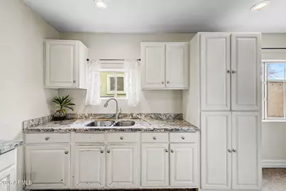 2726 W Taylor Street, Phoenix, AZ 85009 - Photo 9