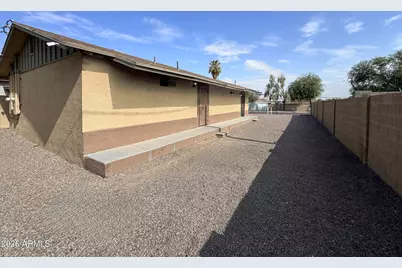 1023 E Old Southern Avenue #B, Phoenix, AZ 85042 - Photo 3