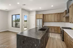 1303 E Orangewood Ave, Phoenix, AZ 85020 - Photo 3