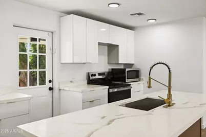 2201 N 29th Place, Phoenix, AZ 85008 - Photo 13