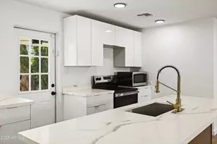 2201 N 29th Pl, Phoenix, AZ 85008 - Photo 13