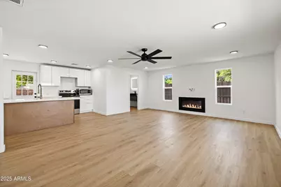 2201 N 29th Place, Phoenix, AZ 85008 - Photo 3