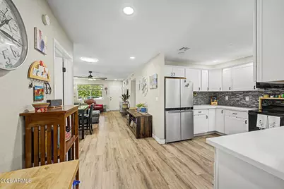 11005 W Santa Fe Drive, Sun City, AZ 85351 - Photo 7