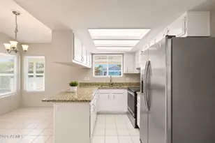 332 W Kerry Ln, Phoenix, AZ 85027 - Photo 11