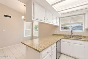 332 W Kerry Ln, Phoenix, AZ 85027 - Photo 13