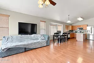 1807 S 82nd Dr, Phoenix, AZ 85043 - Photo 5