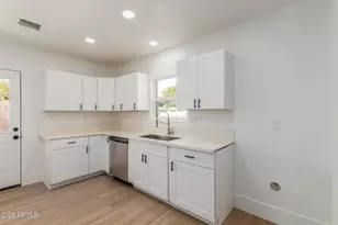 1743 W Verde Ln, Phoenix, AZ 85015 - Photo 9