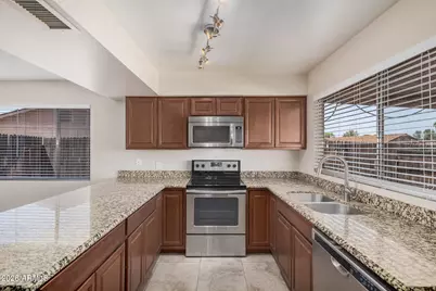 300 W El Alba Way, Chandler, AZ 85225 - Photo 7