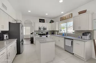 3628 E Cedarwood Ln, Phoenix, AZ 85048 - Photo 11