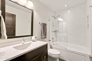 5210 E Saguaro Cir, Phoenix, AZ 85044 - Photo 27