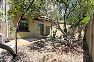 2725 E Mine Creek Rd, Phoenix, AZ 85024 - Photo 15