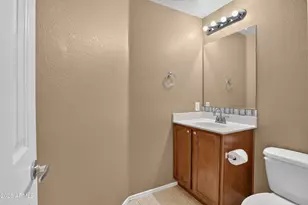 2725 E Mine Creek Rd, Phoenix, AZ 85024 - Photo 7