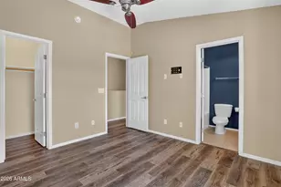 2725 E Mine Creek Rd, Phoenix, AZ 85024 - Photo 13