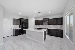 2546 W Cordia Ln, Phoenix, AZ 85085 - Photo 11