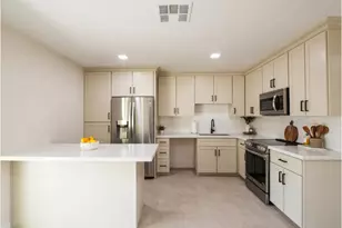 4147 W Echo Ln, Phoenix, AZ 85051 - Photo 11