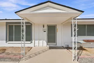 12059 N St Annes Dr, Sun City, AZ 85351 - Photo 7