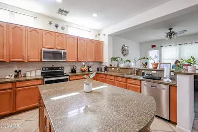8888 W Rosewood Hills, Peoria, AZ 85383 - Photo 9
