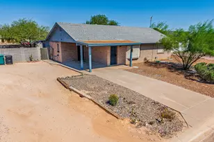 10577 W Fernando Dr, Arizona City, AZ 85123 - Photo 13