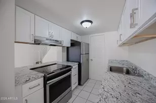 5246 N 42nd Ln, Phoenix, AZ 85019 - Photo 9