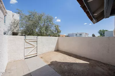 5246 N 42nd Lane, Phoenix, AZ 85019 - Photo 3