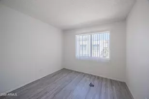 5246 N 42nd Ln, Phoenix, AZ 85019 - Photo 13