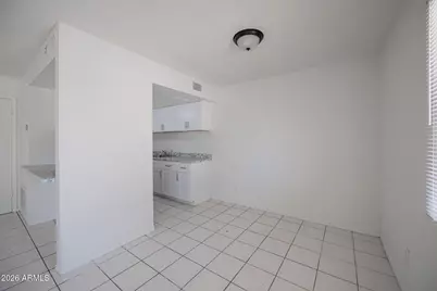 5246 N 42nd Lane, Phoenix, AZ 85019 - Photo 7