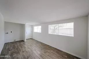 3119 W Country Gables Dr, Phoenix, AZ 85053 - Photo 21