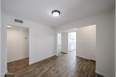 3119 W Country Gables Drive, Phoenix, AZ 85053 - Photo 9