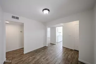 3119 W Country Gables Dr, Phoenix, AZ 85053 - Photo 9