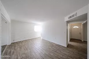 3119 W Country Gables Dr, Phoenix, AZ 85053 - Photo 13