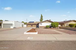 2609 N 49th Pl, Phoenix, AZ 85008 - Photo 1