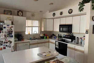3520 E Wickieup Ln, Phoenix, AZ 85050 - Photo 3