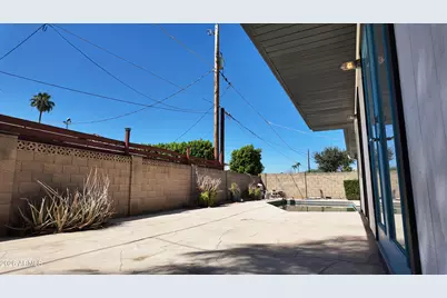 8637 E Keim Drive, Scottsdale, AZ 85250 - Photo 17