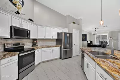 8566 W Keim Drive, Glendale, AZ 85305 - Photo 13
