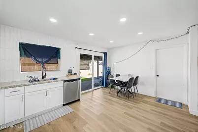 18240 N 32nd Lane, Phoenix, AZ 85053 - Photo 15