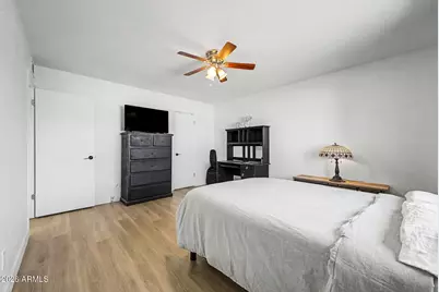 18240 N 32nd Lane, Phoenix, AZ 85053 - Photo 17